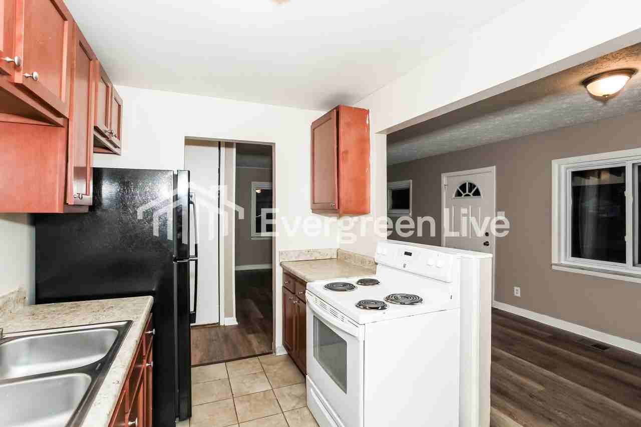 3247 Lapland Dr - Photo 3 of 13