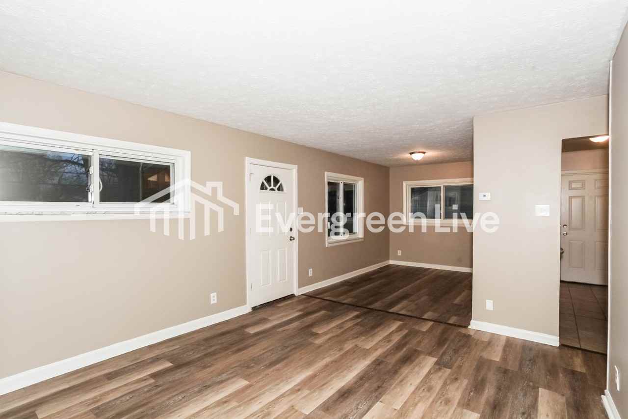 3247 Lapland Dr - Photo 4 of 13