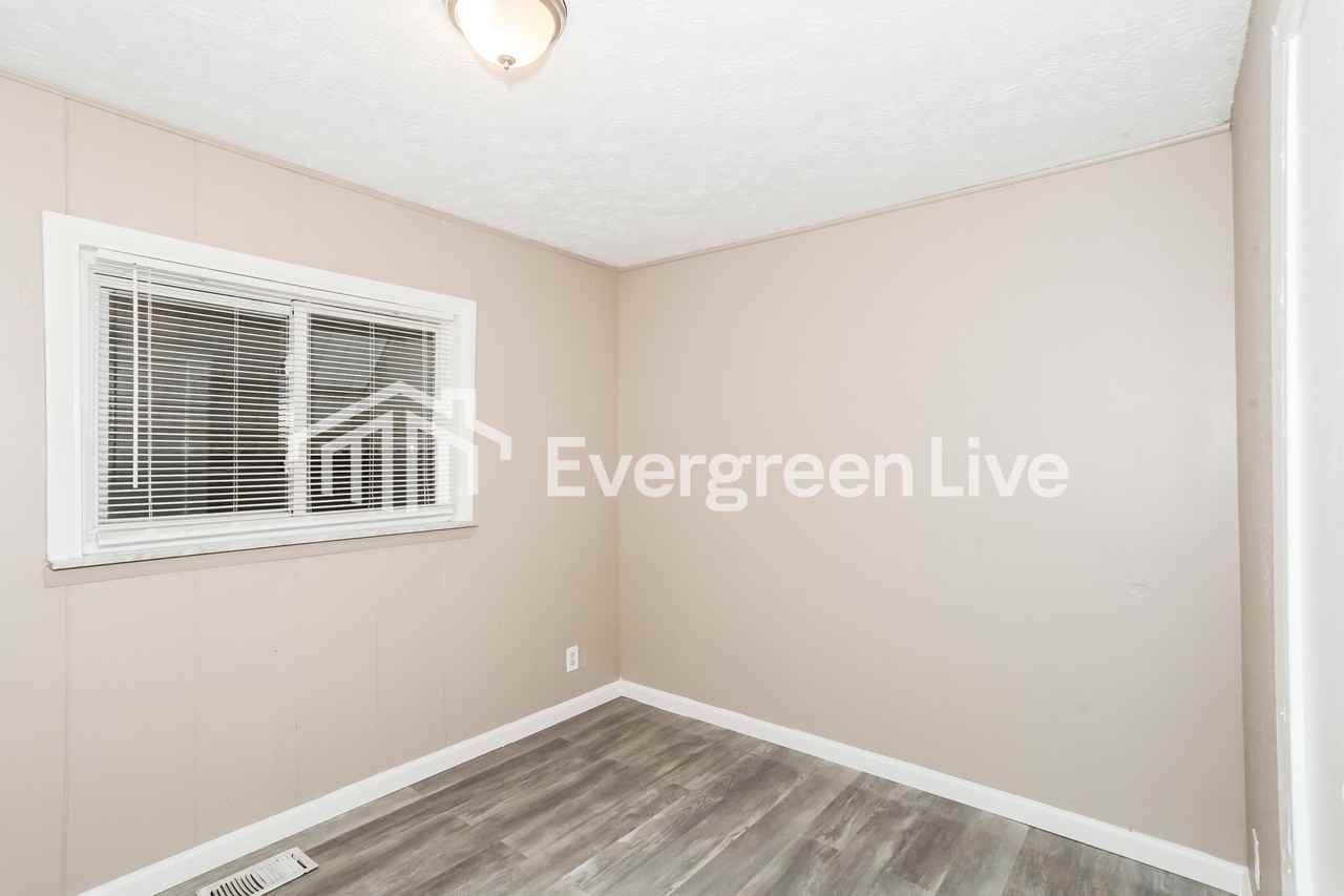 3247 Lapland Dr - Photo 5 of 13