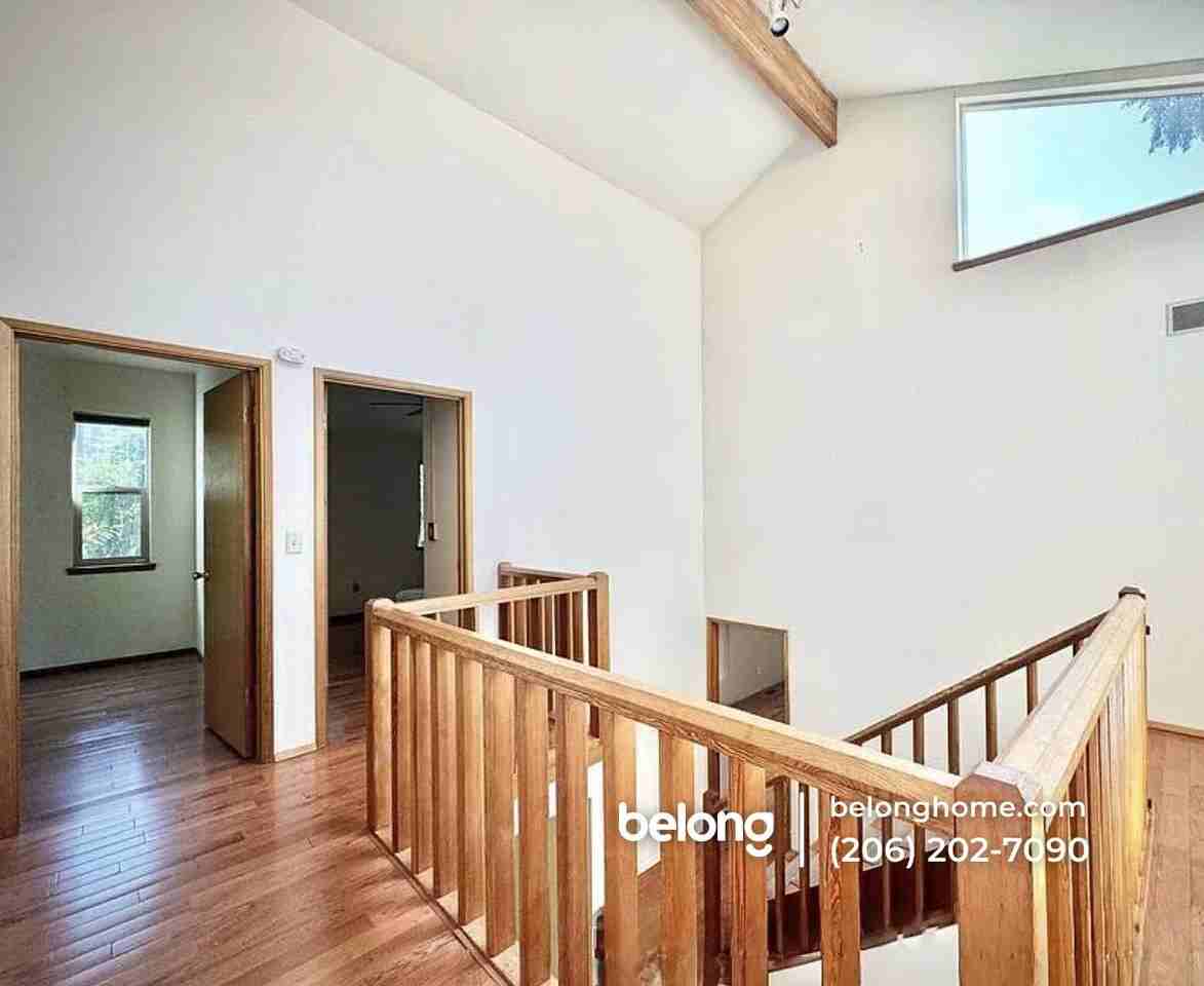 14124 Phinney Ave N #1 - Photo 4 of 6