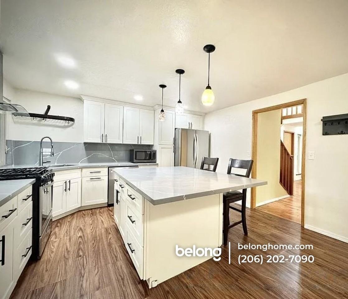 14124 Phinney Ave N #1 - Photo 5 of 6