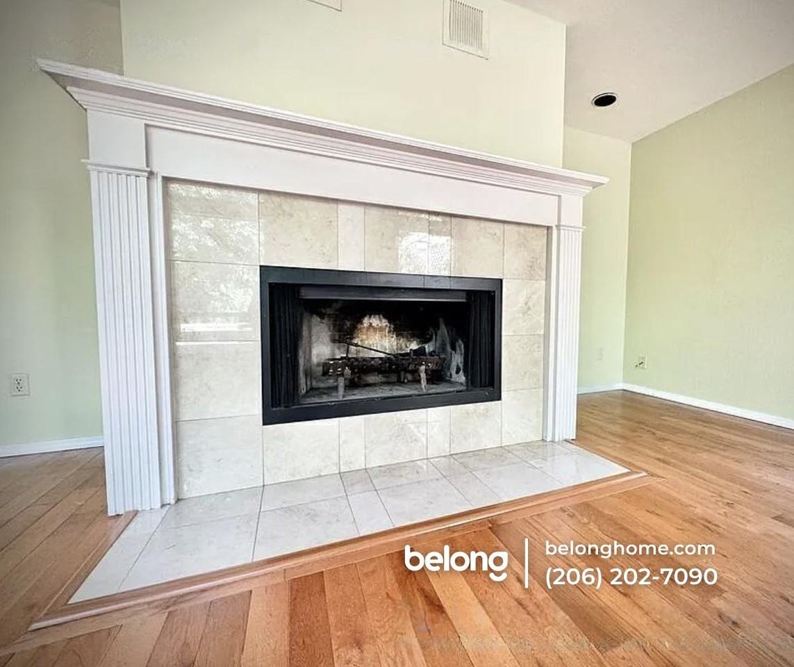 14124 Phinney Ave N #1 - Photo 3 of 6