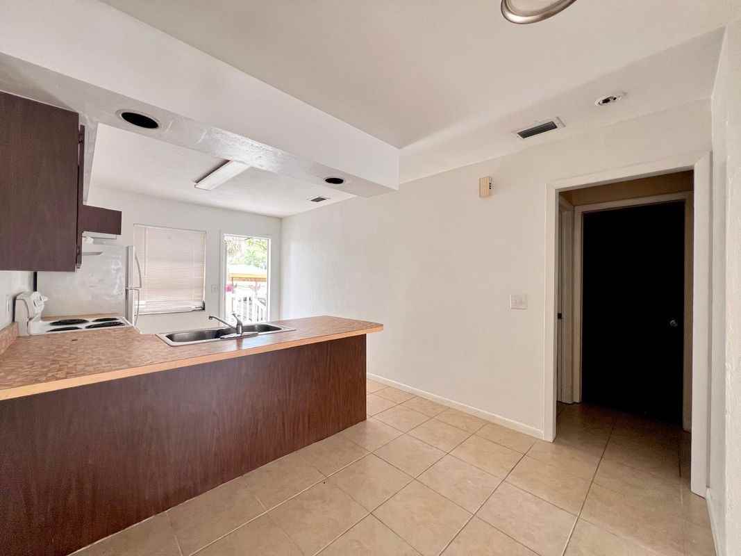 3233 Edgewood Ave - Photo 4 of 10