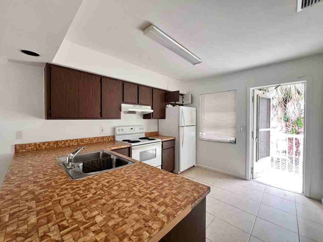 3233 Edgewood Ave - Photo 6 of 10