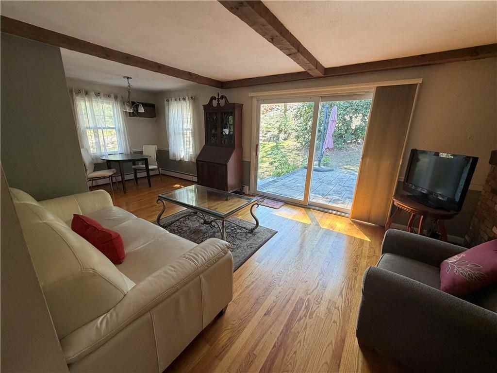 256 Old County Rd - Photo 4 of 17