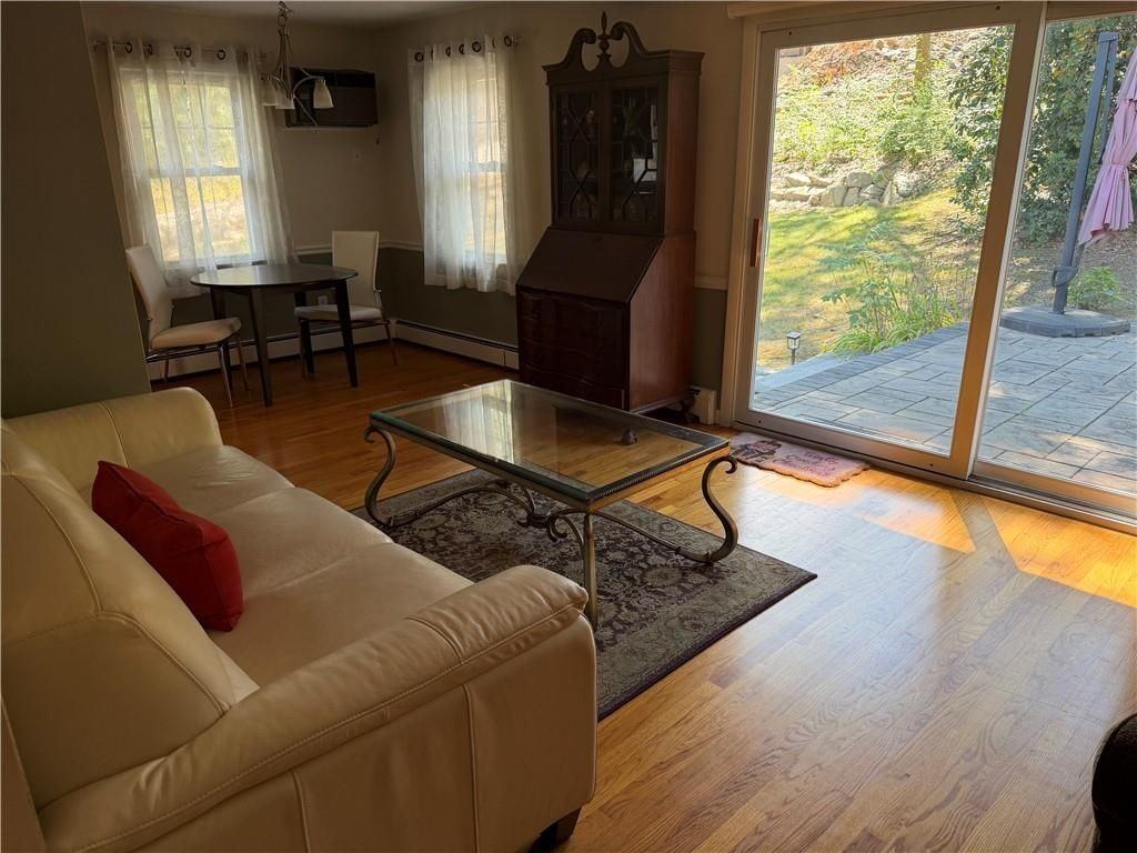 256 Old County Rd - Photo 5 of 17