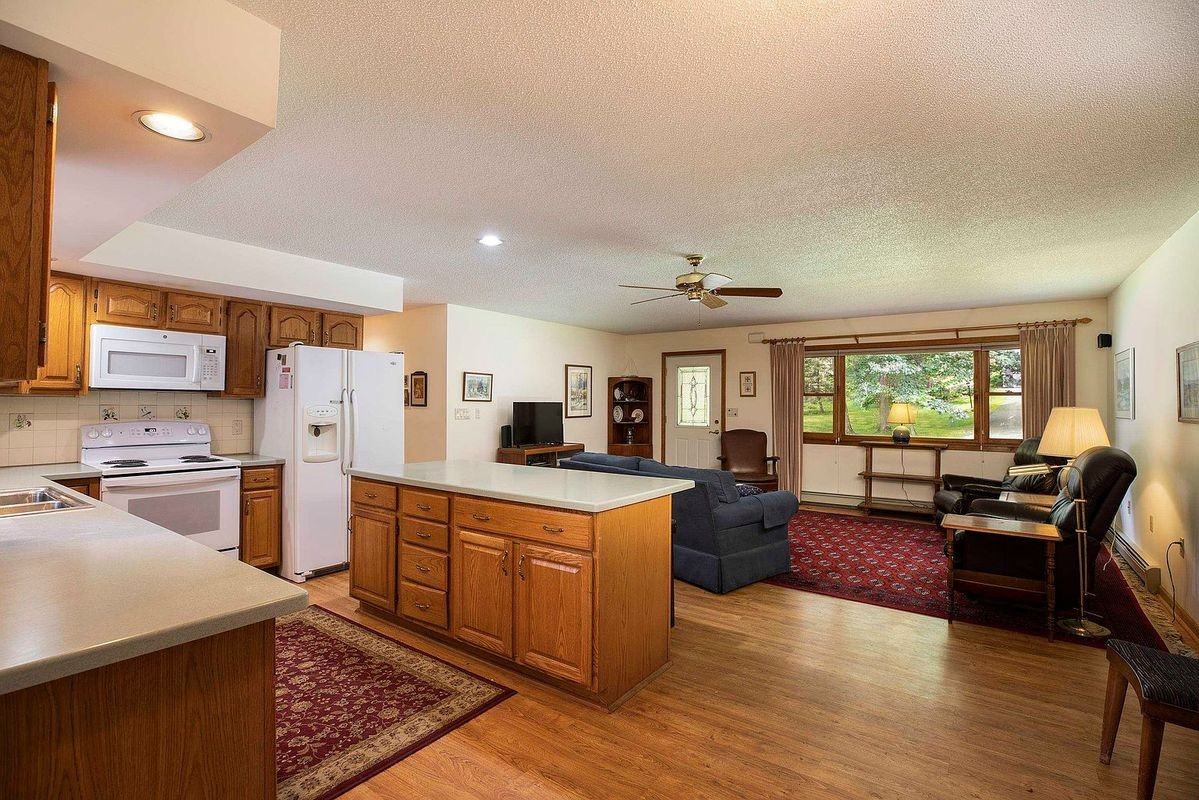 42 Cottage Cir - Photo 6 of 16