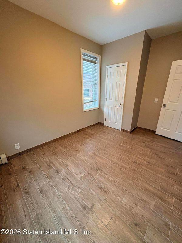 225 Victory Blvd - Photo 5 of 8