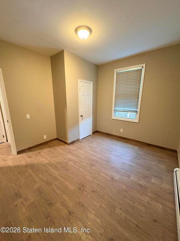 225 Victory Blvd - Photo 6 of 8
