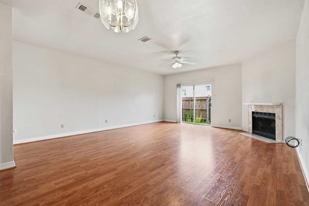 7743 Cambridge St - Photo 4 of 27