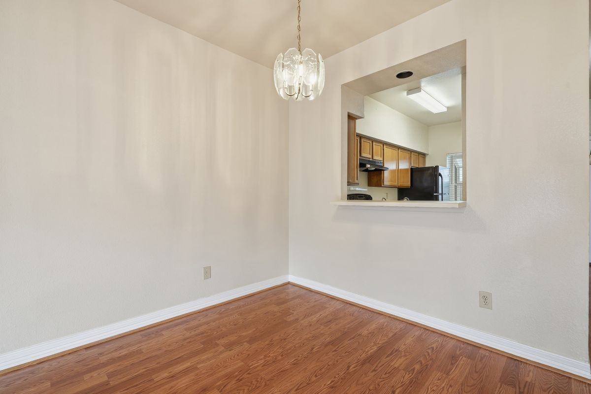 7743 Cambridge St - Photo 5 of 27