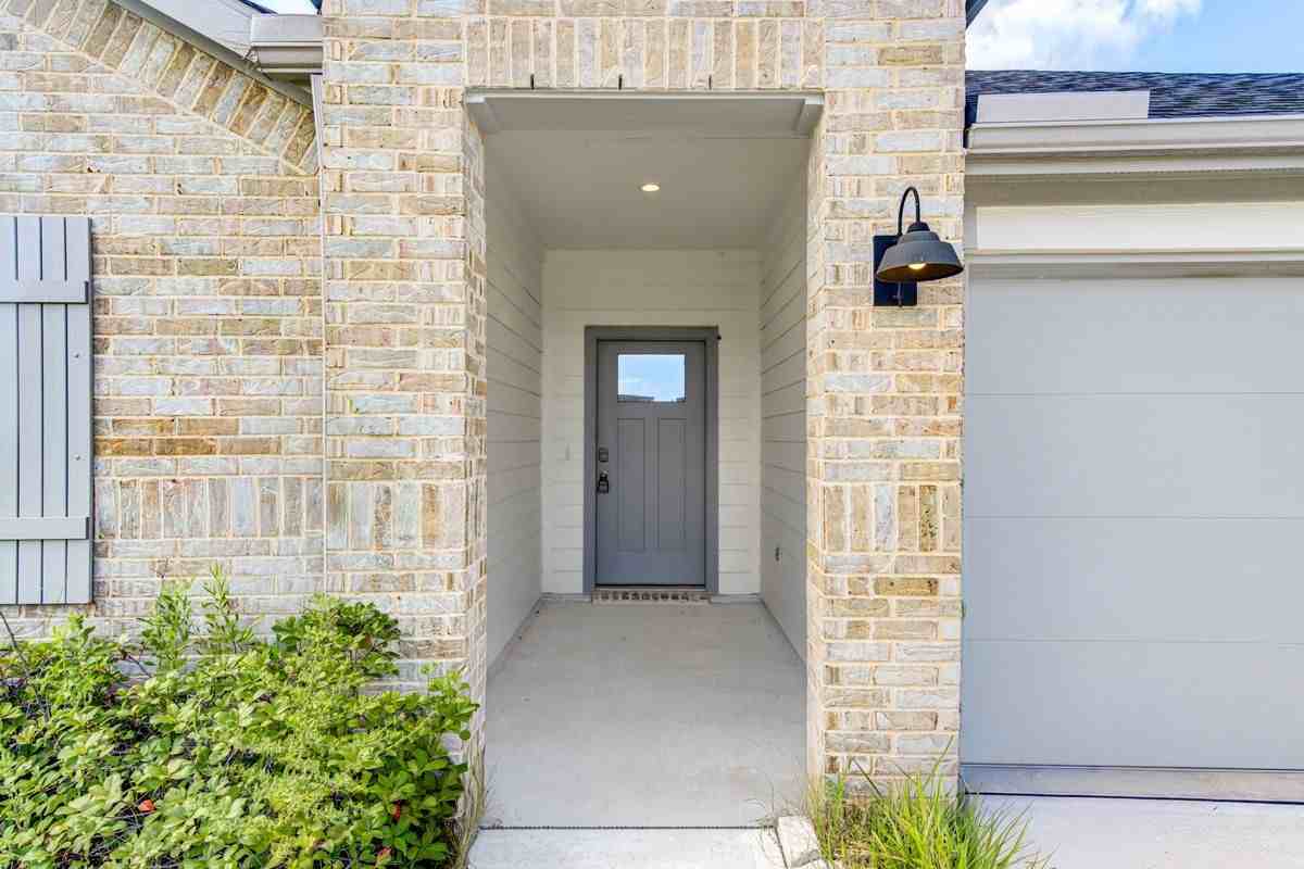 31727 Hallington Hill Ln - Photo 2 of 4