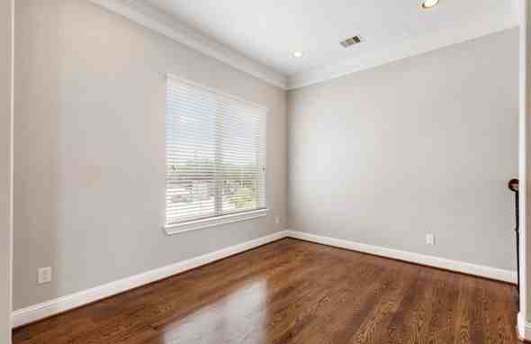 805 W 23rd St ##B - Photo 2 of 20