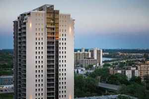 featured image of 300 Assiniboine Ave