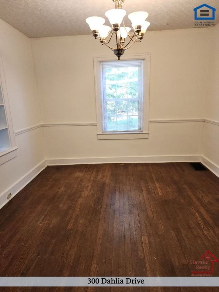 300 Dahlia Dr - Photo 4 of 13