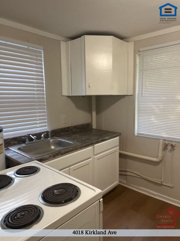 4018 Kirkland Ave - Photo 4 of 14