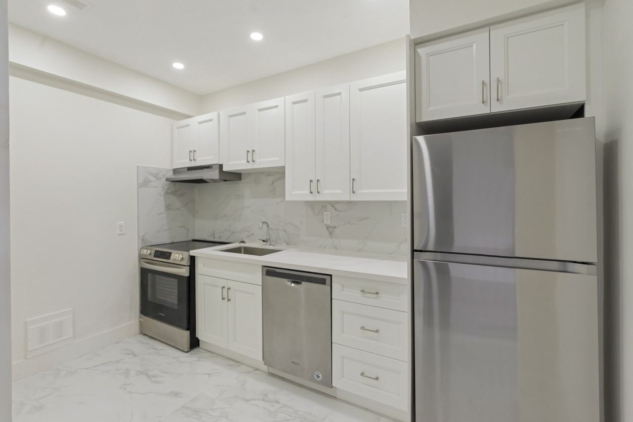6 Oneida Crescent, Tiny, ON L9M 0B2, Canada - Photo 7 of 30