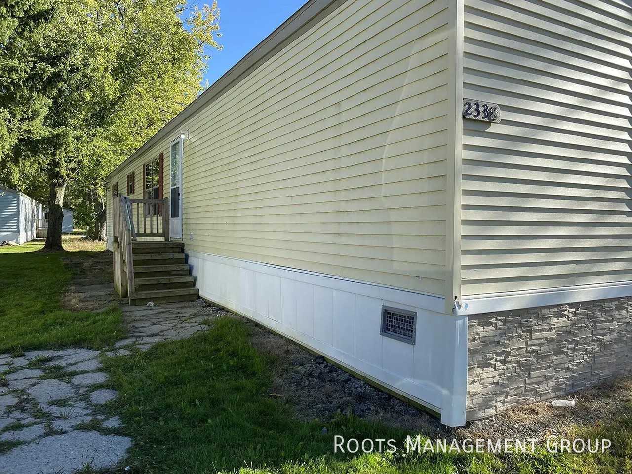 2338 Cascade Ave - Photo 3 of 14