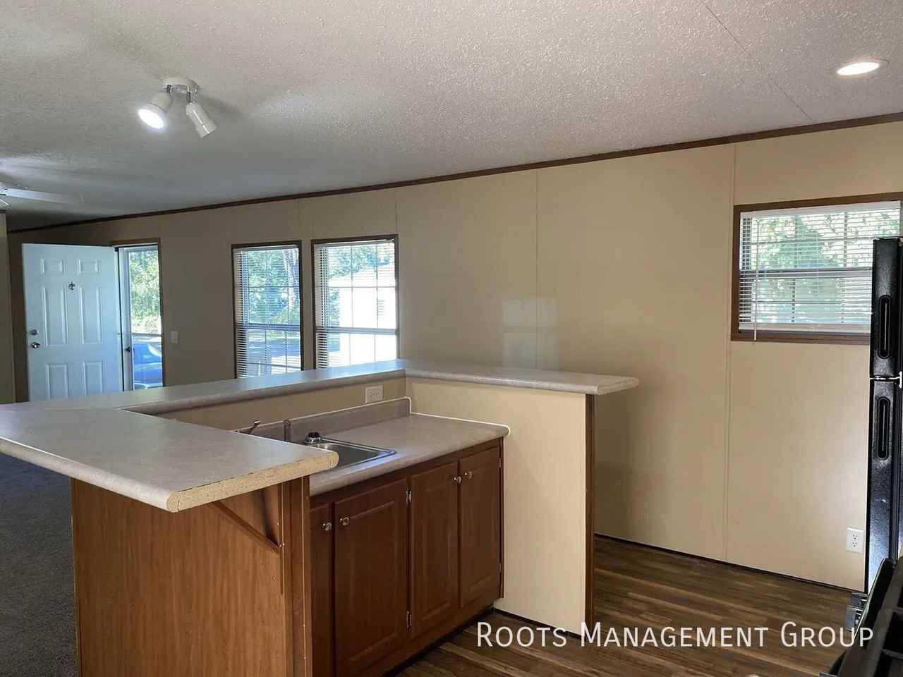 2338 Cascade Ave - Photo 6 of 14