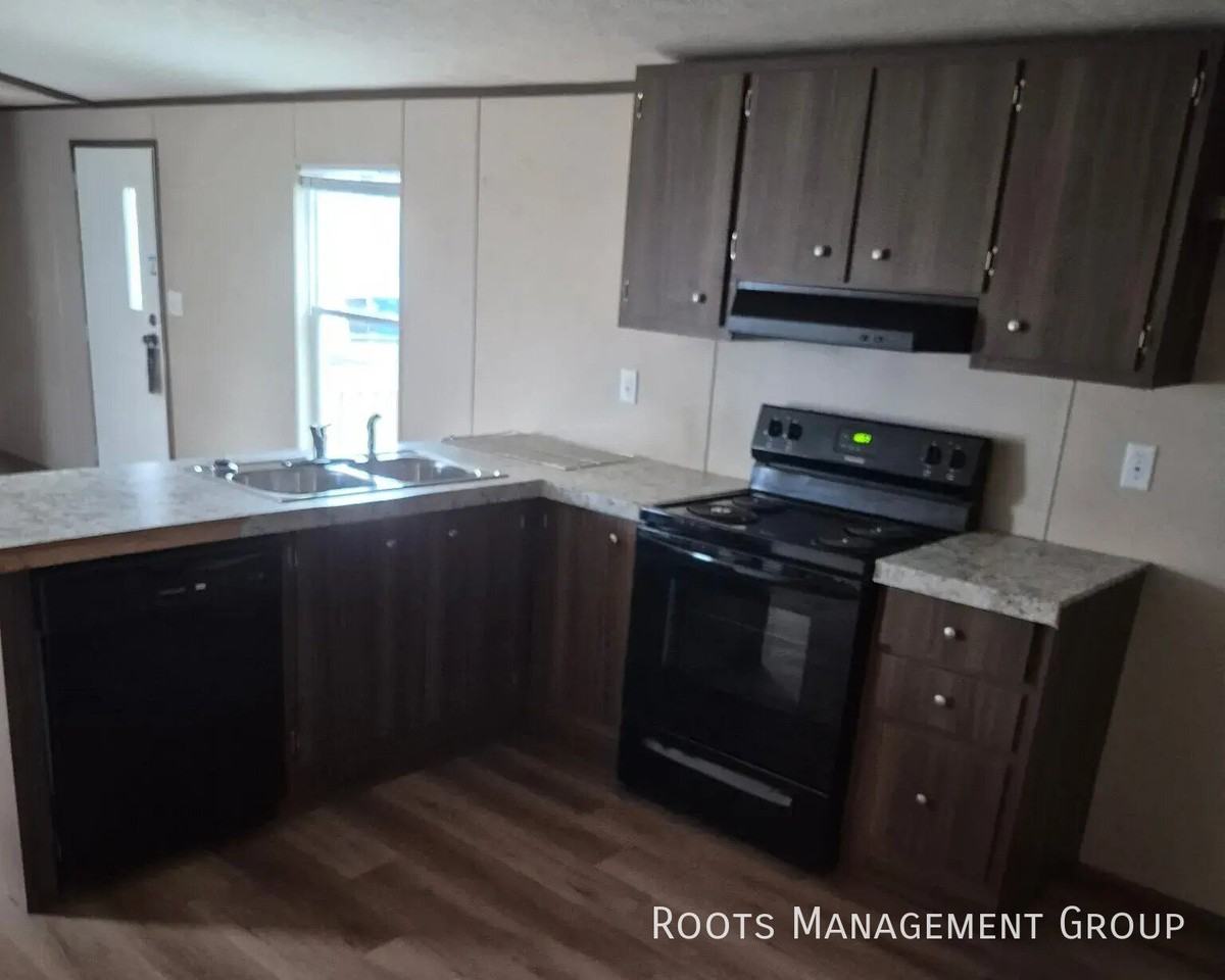 47 Oak St #47 - Photo 3 of 16