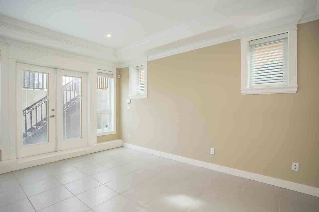 6670 Heather Street - Photo 5 of 18