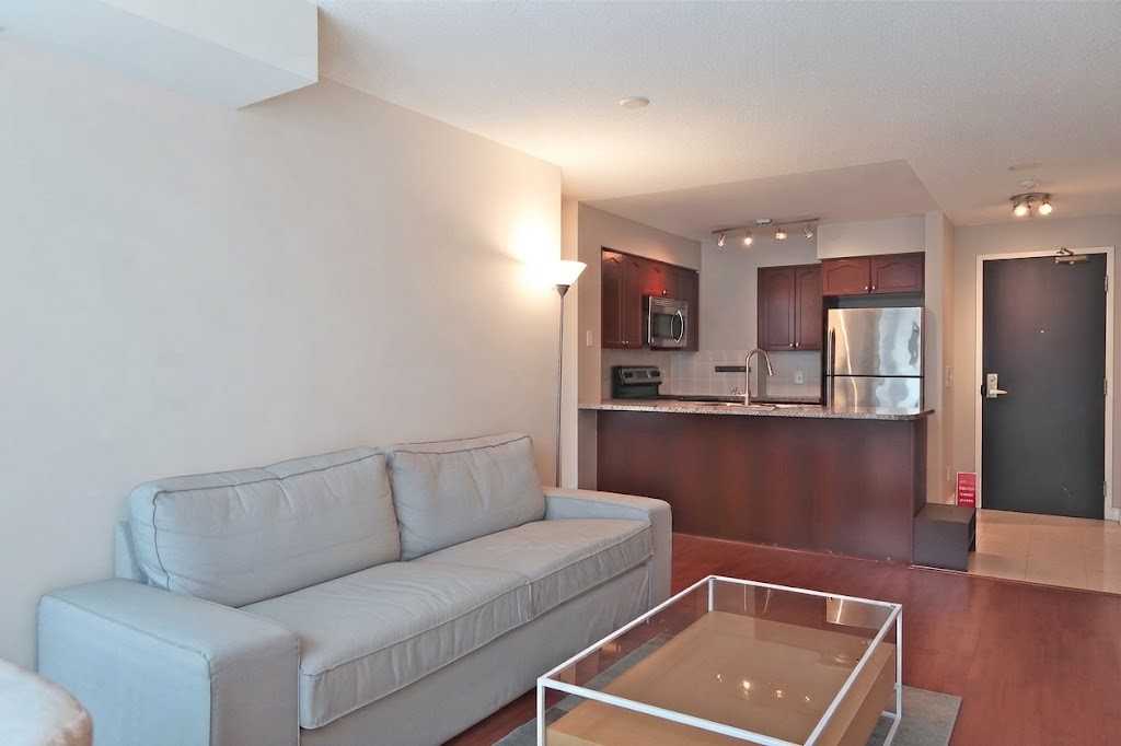 51 Lower Simcoe St #1712 - Photo 2 of 14