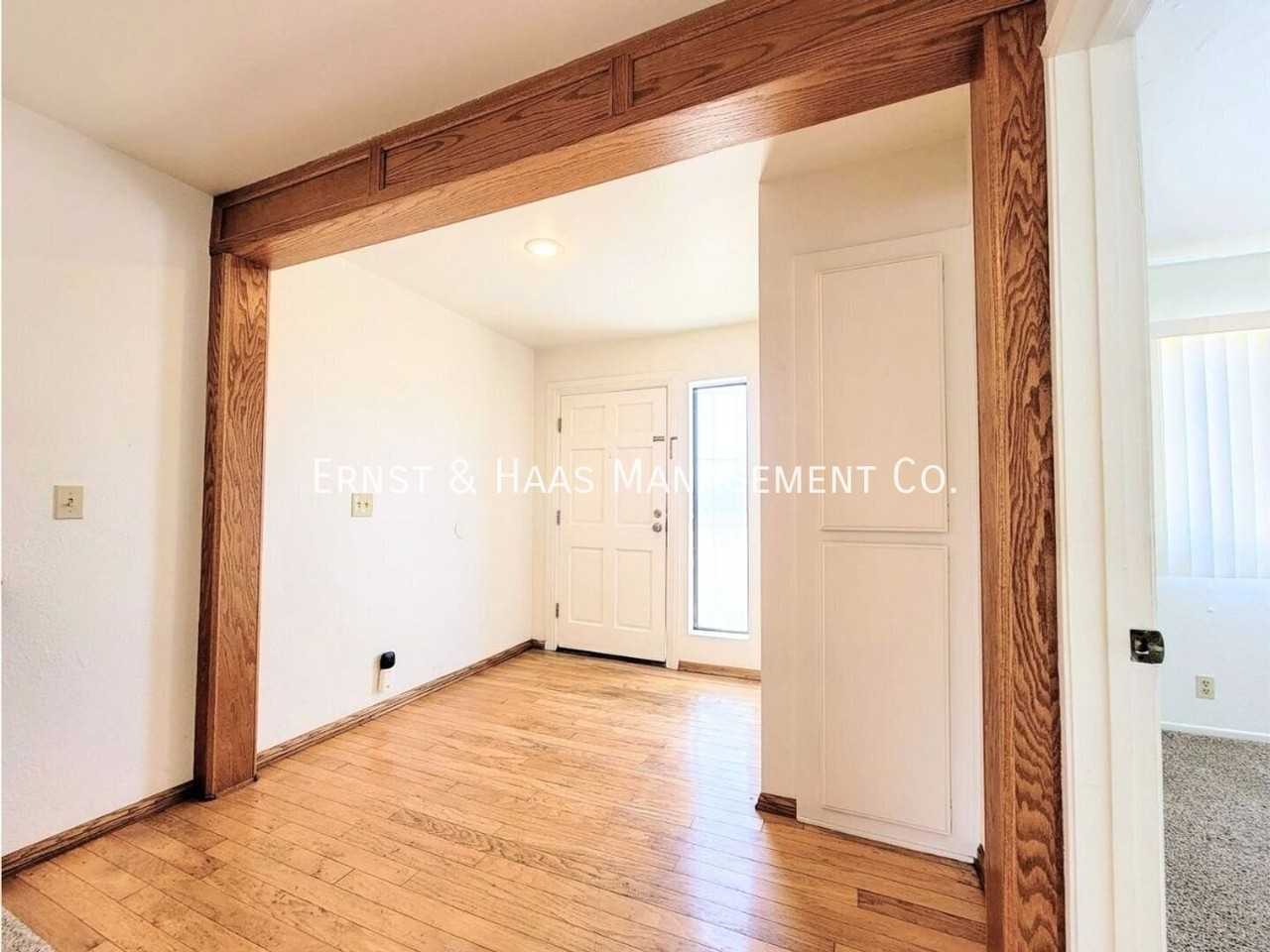 2755 E Hill St - Photo 5 of 35