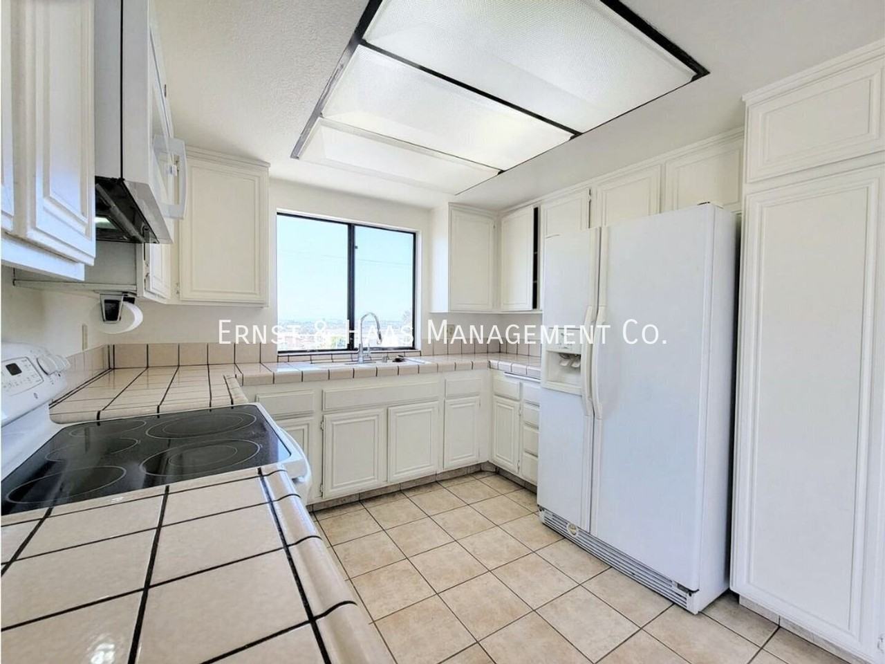 2755 E Hill St - Photo 6 of 35