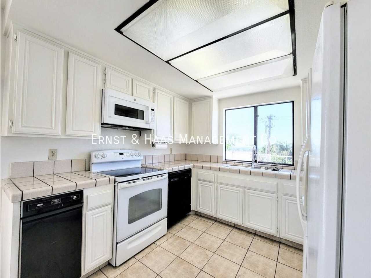 2755 E Hill St - Photo 7 of 35