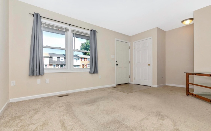 1042 Orndorff Ct - Photo 3 of 31