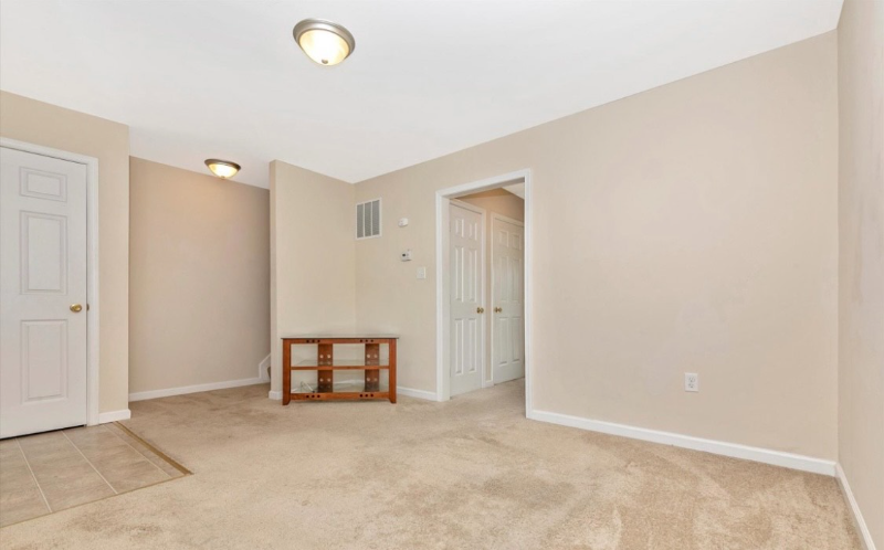 1042 Orndorff Ct - Photo 4 of 31