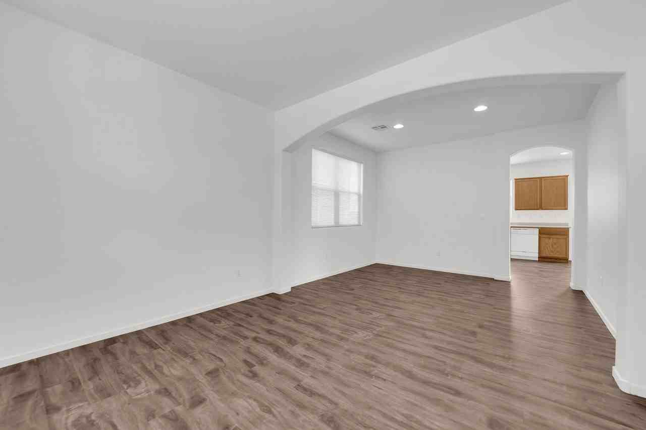 9633 Rolling Thunder Ave - Photo 3 of 36