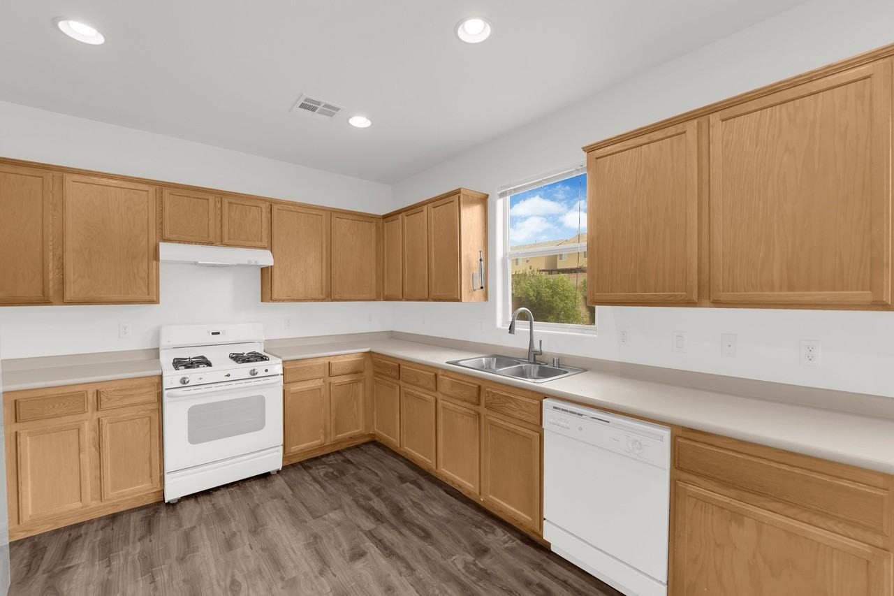 9633 Rolling Thunder Ave - Photo 7 of 36