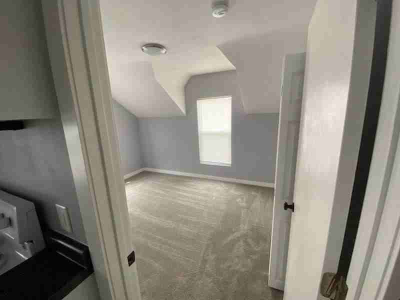 207 1/2 W Mill St - Photo 4 of 10