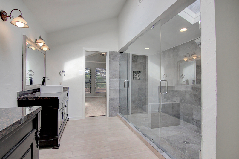 3333 Creekbend Dr - Photo 5 of 9