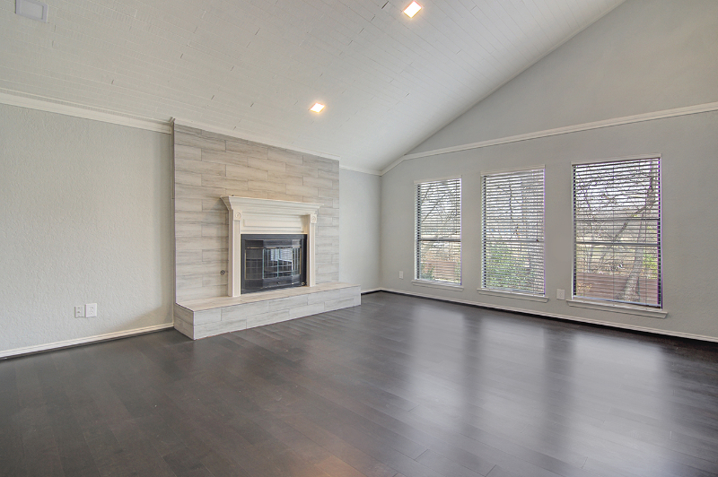 3333 Creekbend Dr - Photo 7 of 9