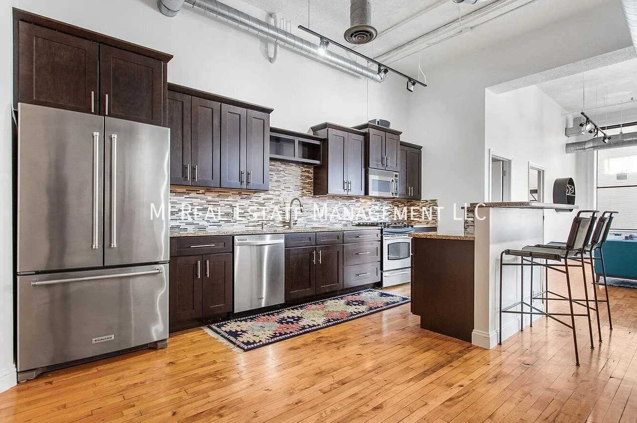 49 Monroe Center St Nw - Photo 2 of 21
