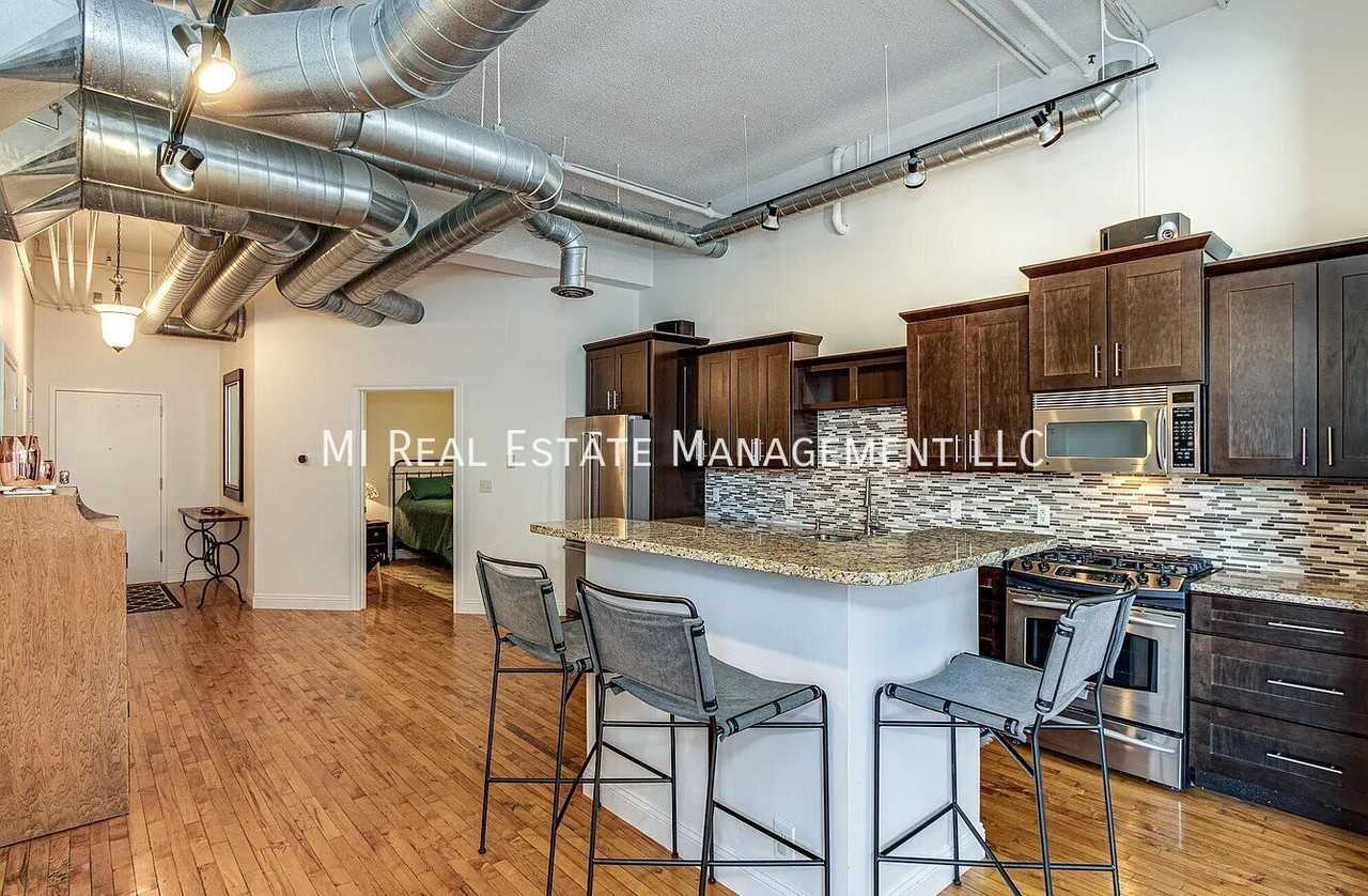 49 Monroe Center St Nw - Photo 3 of 21