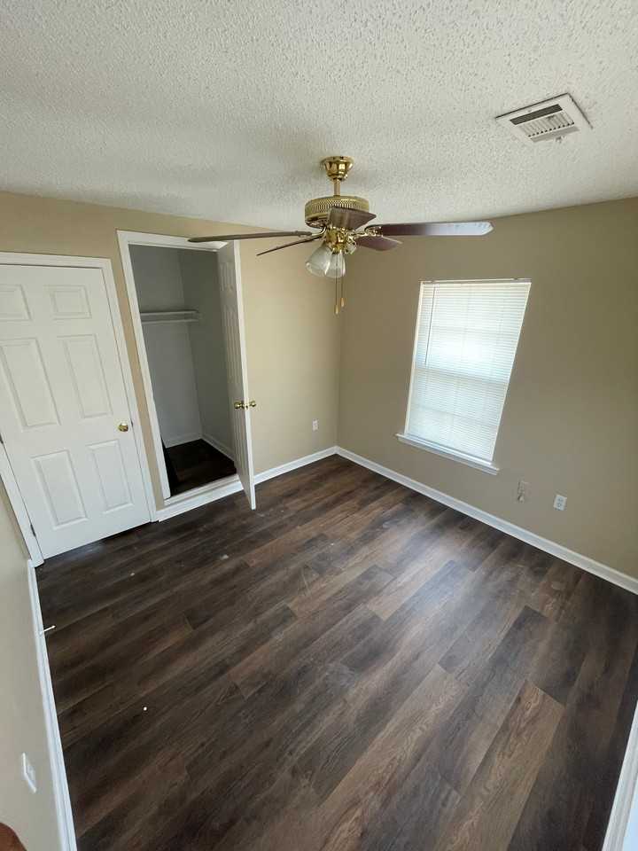 3150 Virginia St - Photo 5 of 9