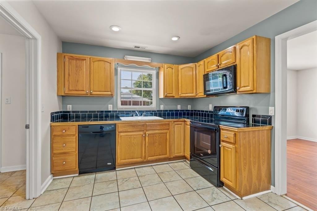 1720 Gavin Dr - Photo 4 of 10