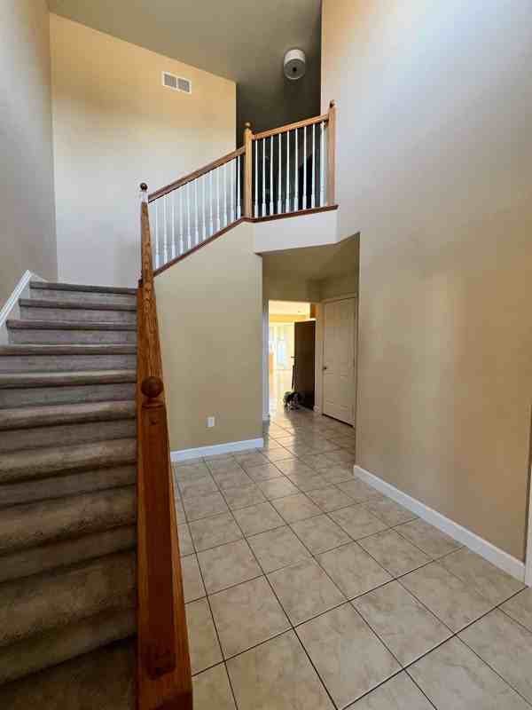 66 Michigan Dr - Photo 5 of 13