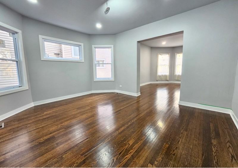 121 N Menard Ave #2 - Photo 4 of 13