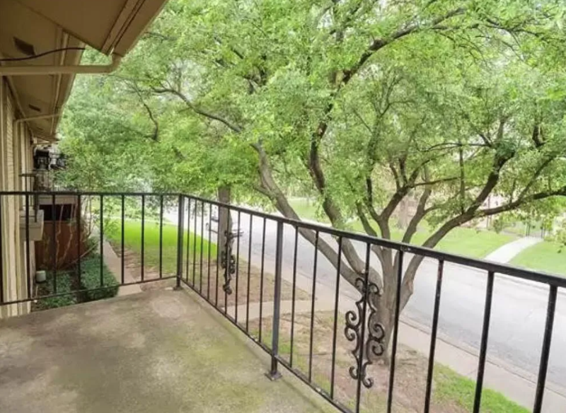 5838 Sandhurst Ln - Photo 2 of 20