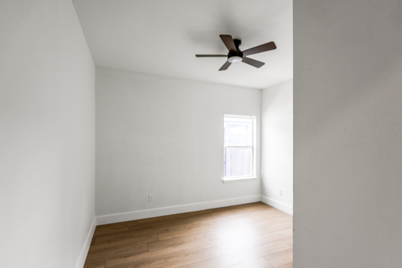 12118 Athens St - Photo 5 of 20
