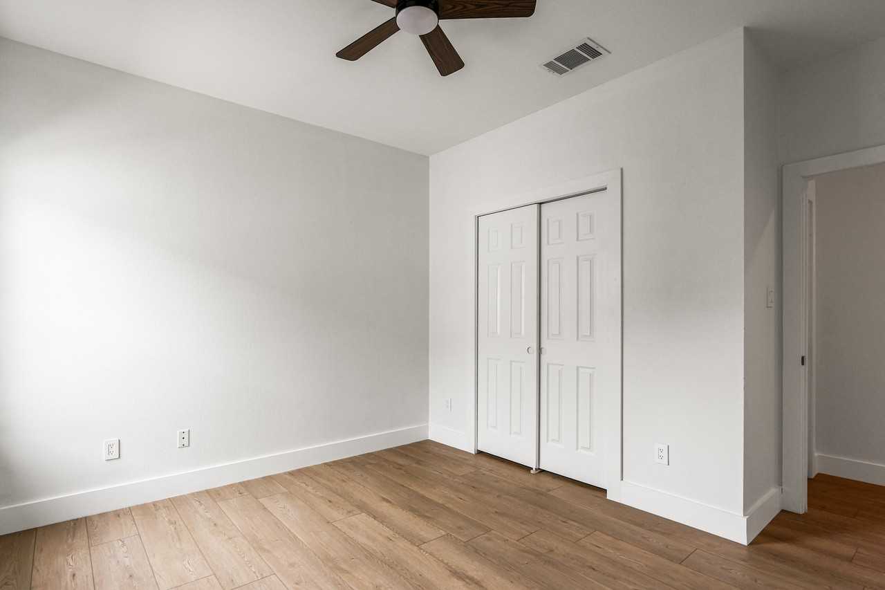 12118 Athens St - Photo 6 of 20