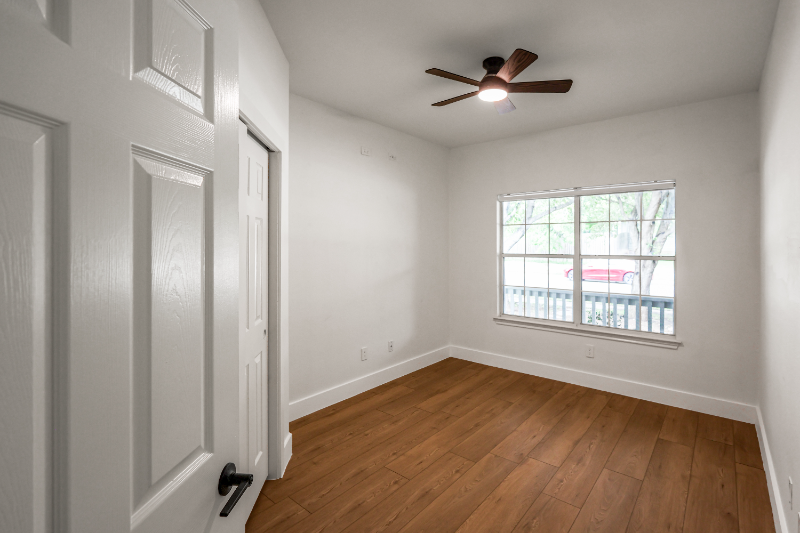 12118 Athens St - Photo 7 of 20
