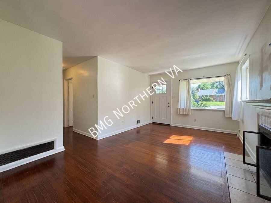 7046 Lee Park Ct - Photo 2 of 44