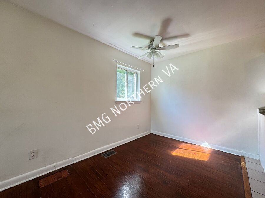 7046 Lee Park Ct - Photo 7 of 44