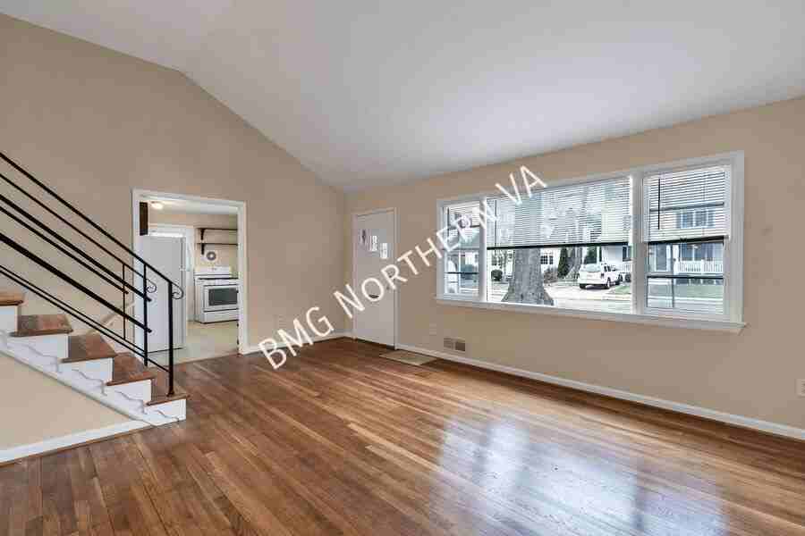 5722 4th St S - Photo 5 of 30