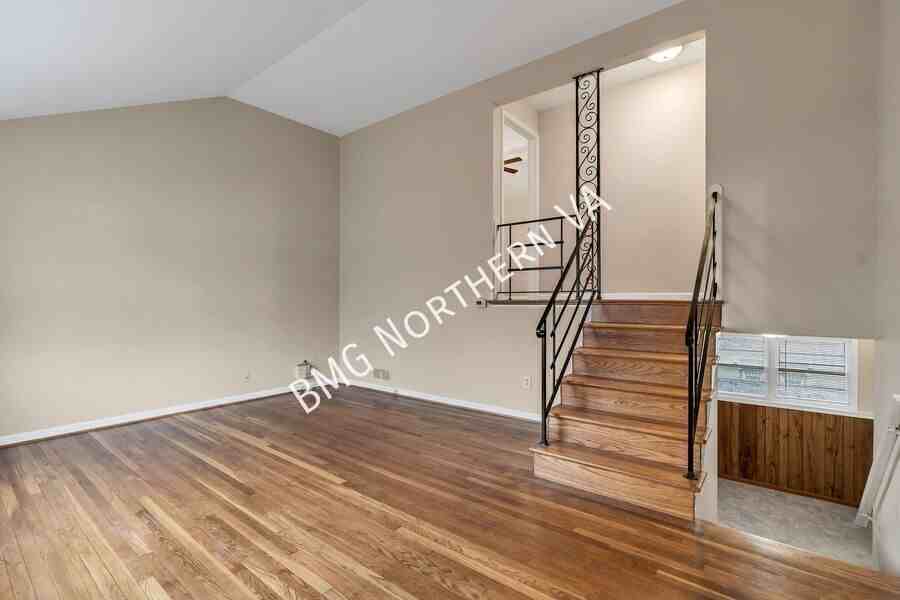 5722 4th St S - Photo 6 of 30